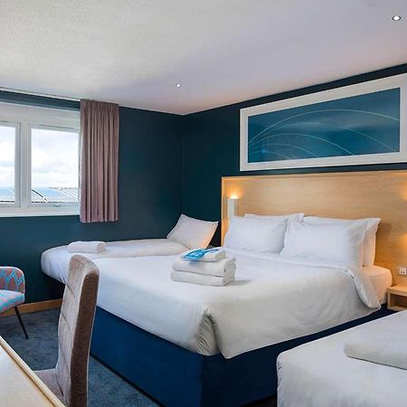 Travelodge Aberdeen Airport Rom bilde