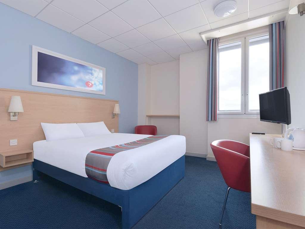 Travelodge Aberdeen Airport Rom bilde
