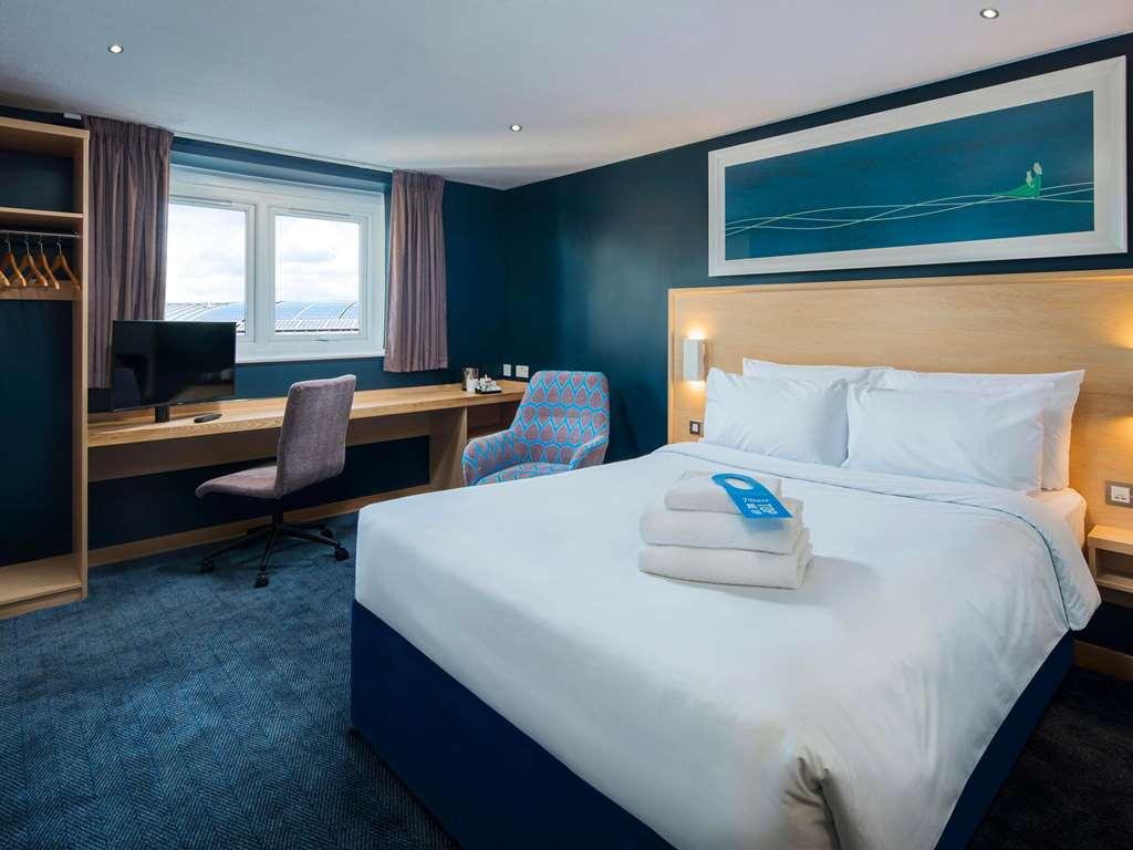 Travelodge Aberdeen Airport Rom bilde