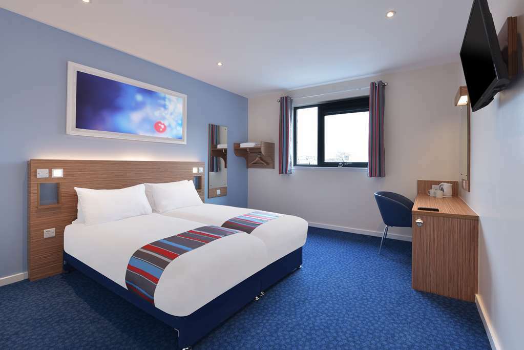 Travelodge Aberdeen Airport Rom bilde