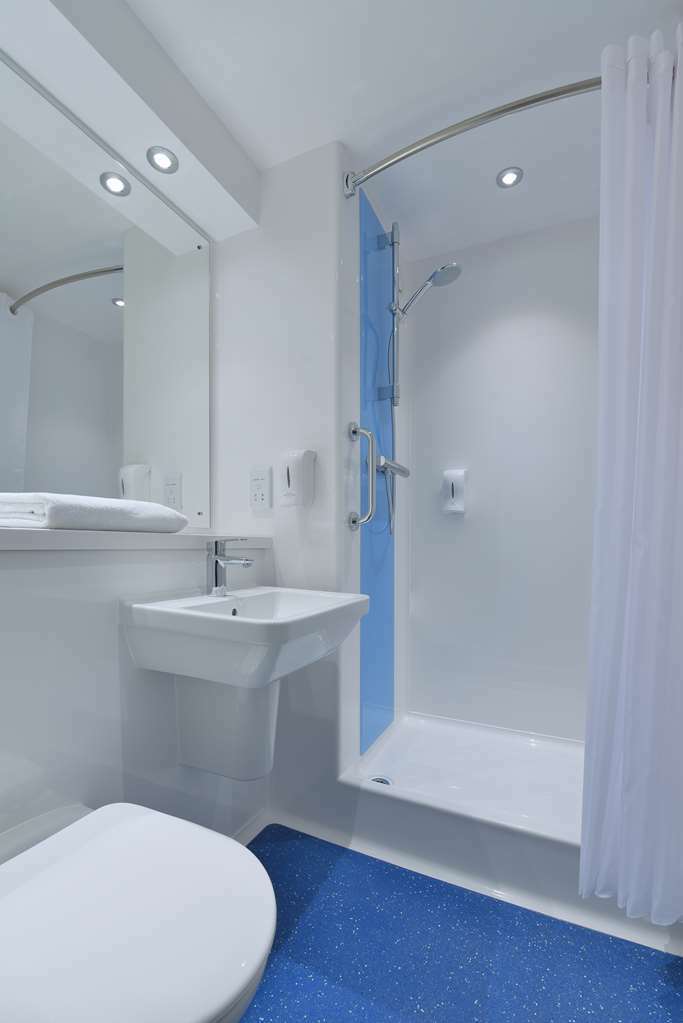 Travelodge Aberdeen Airport Rom bilde