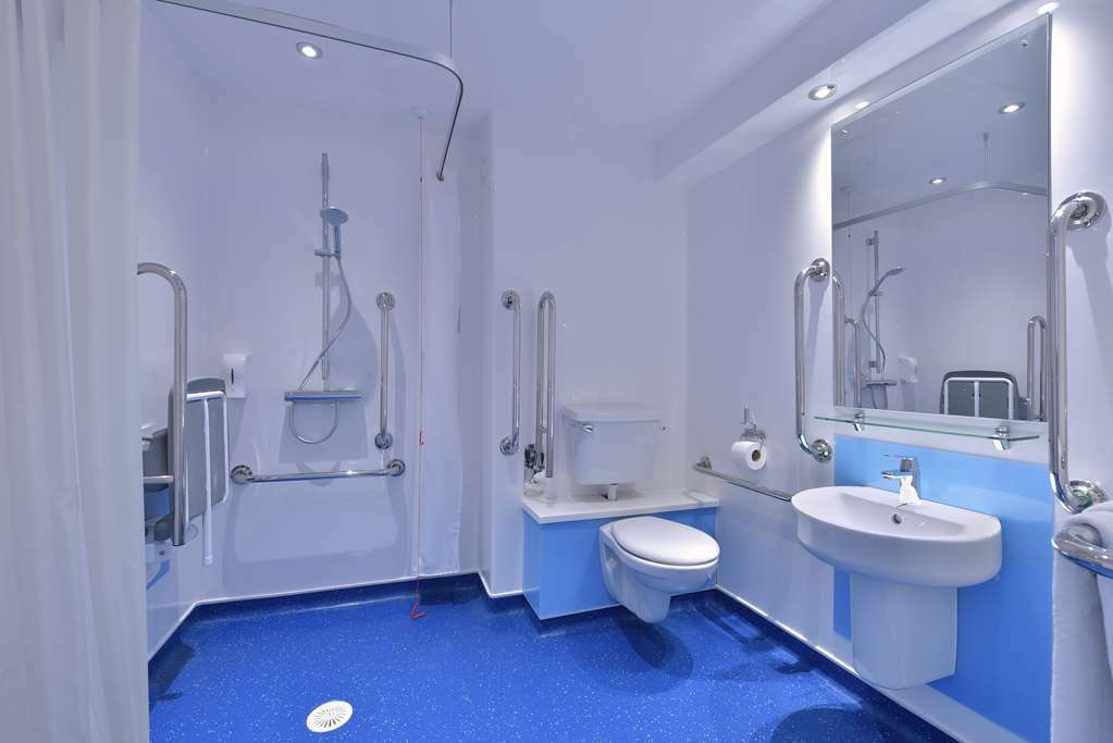 Travelodge Aberdeen Airport Rom bilde
