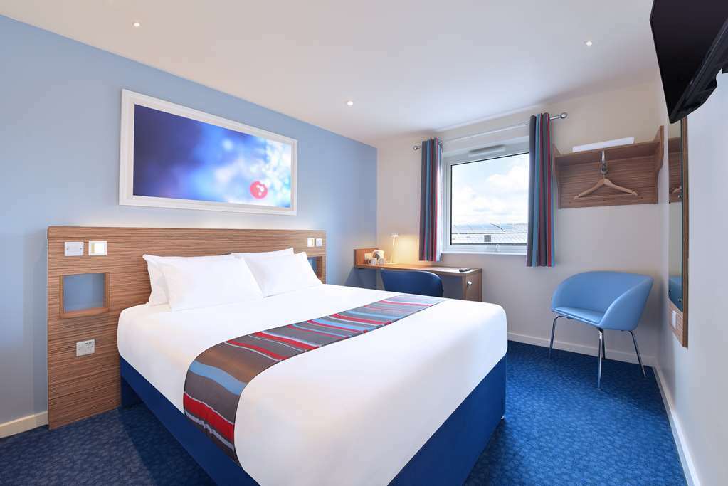 Travelodge Aberdeen Airport Rom bilde
