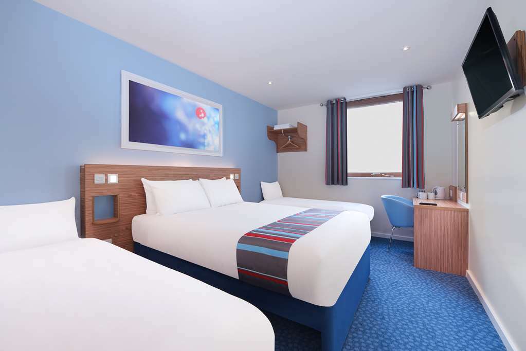 Travelodge Aberdeen Airport Rom bilde
